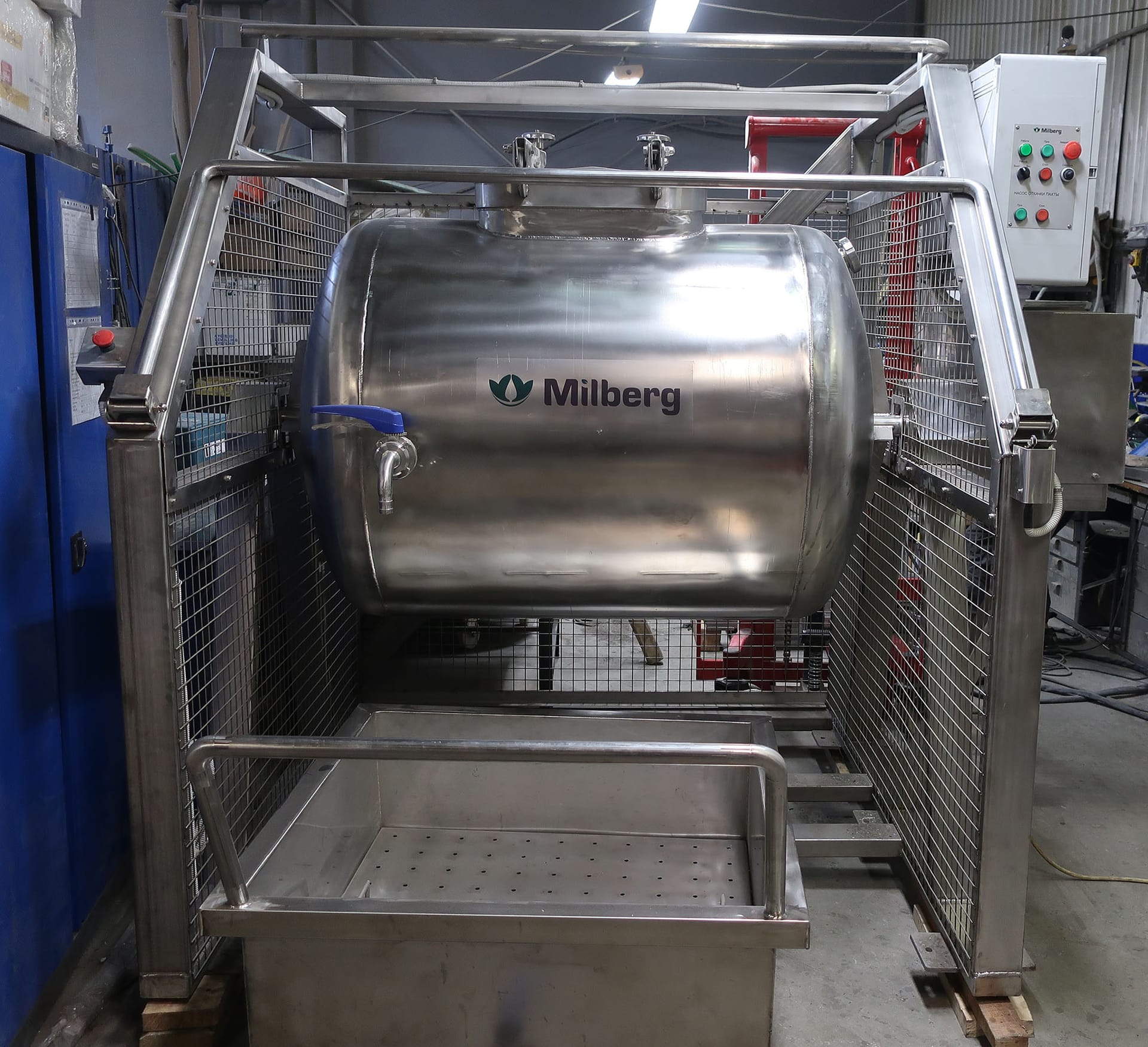 Paddle or drum butter churn: which to choose and how it affects the butter