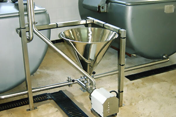Modular unit for reconstituting milk powder and juice