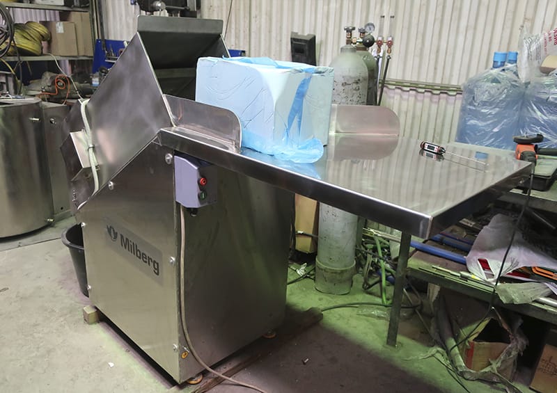 Butter and cocoa block crusher, working area