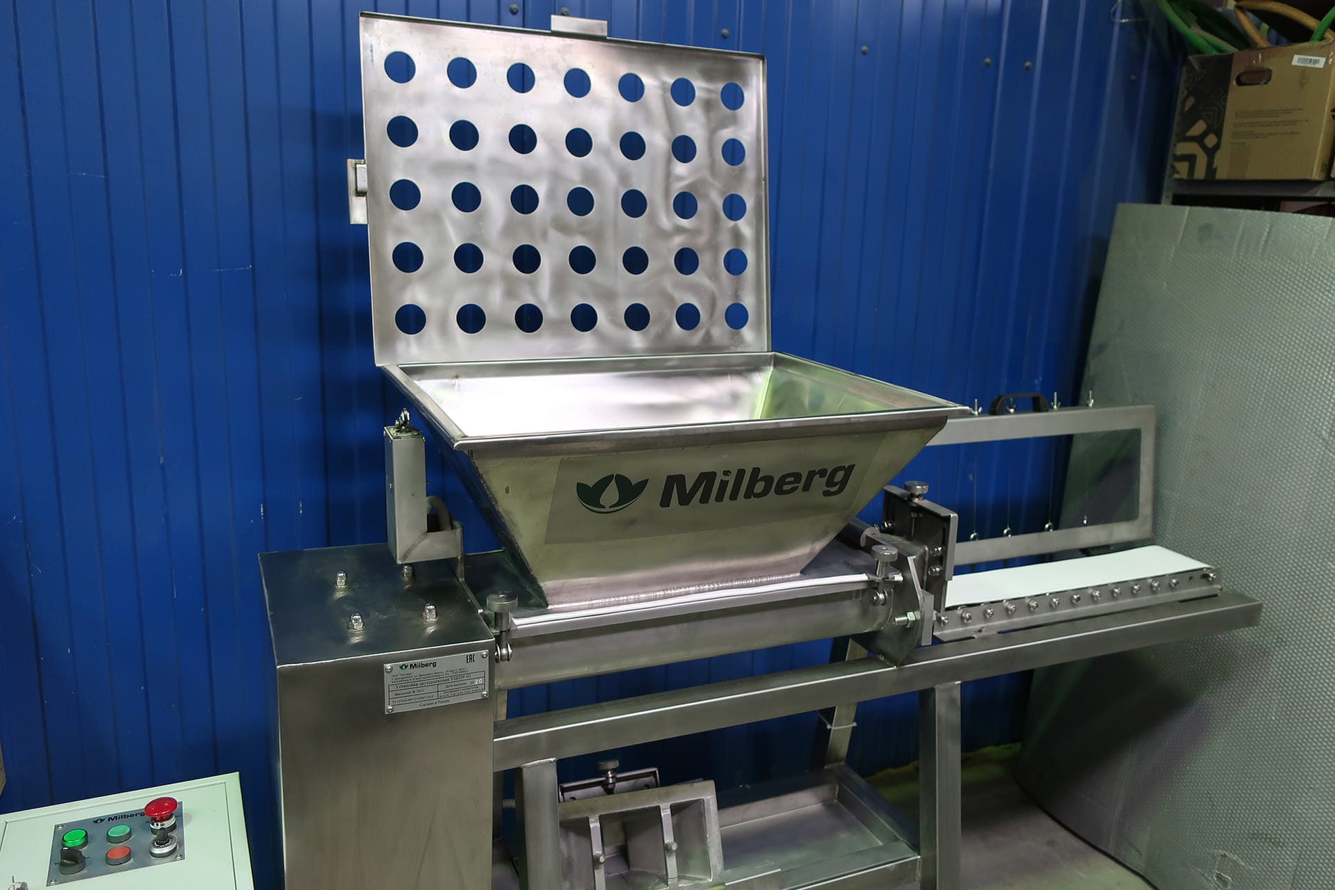 Semi-automatic extruder — forming unit