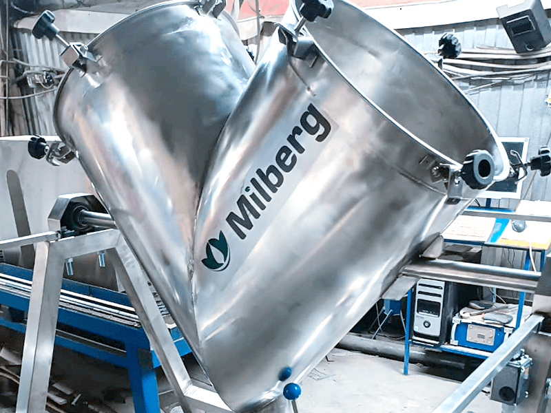V-blender for dry mix production