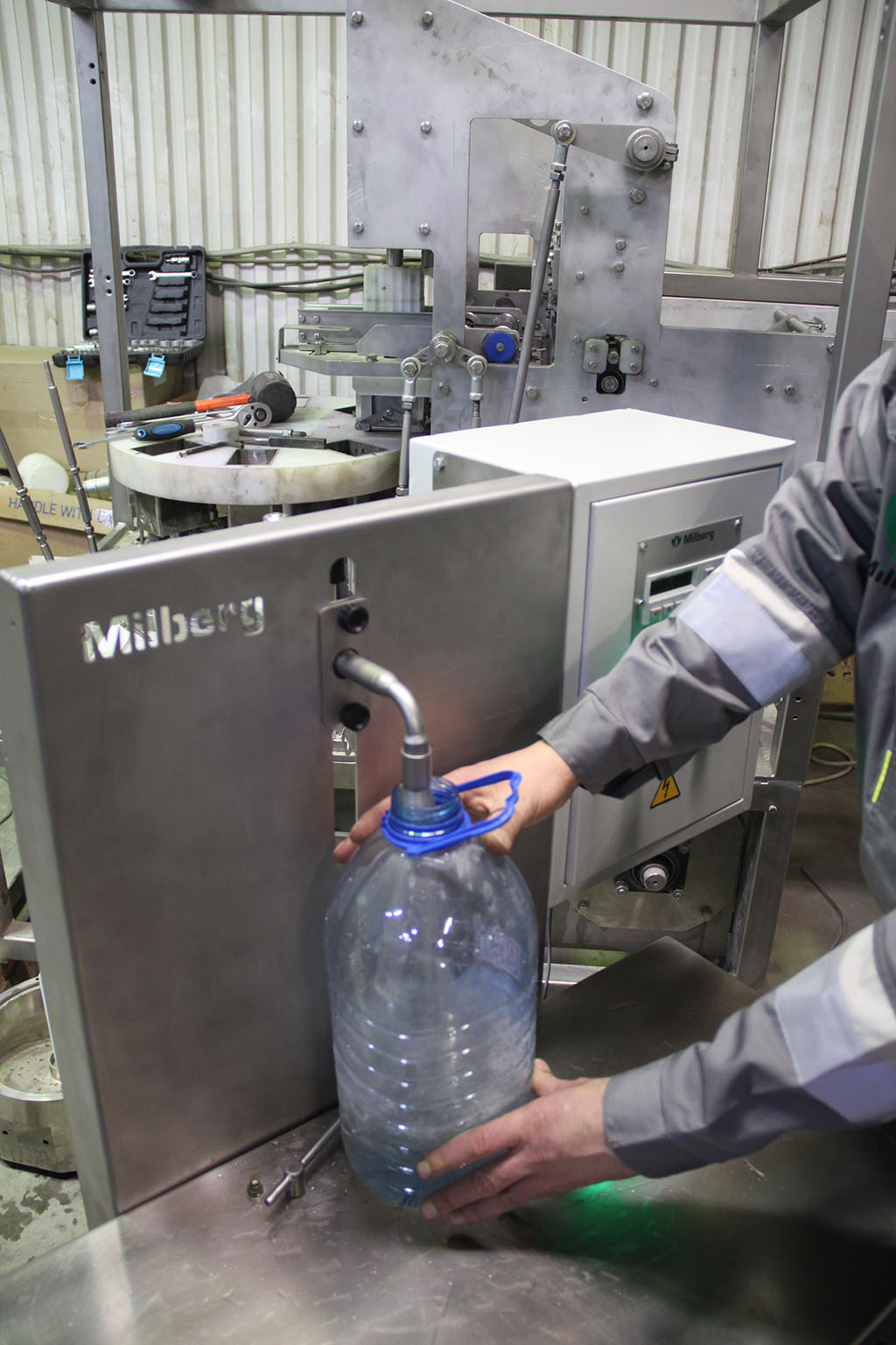 UD-2 dosing and filling unit for bottles and cups
