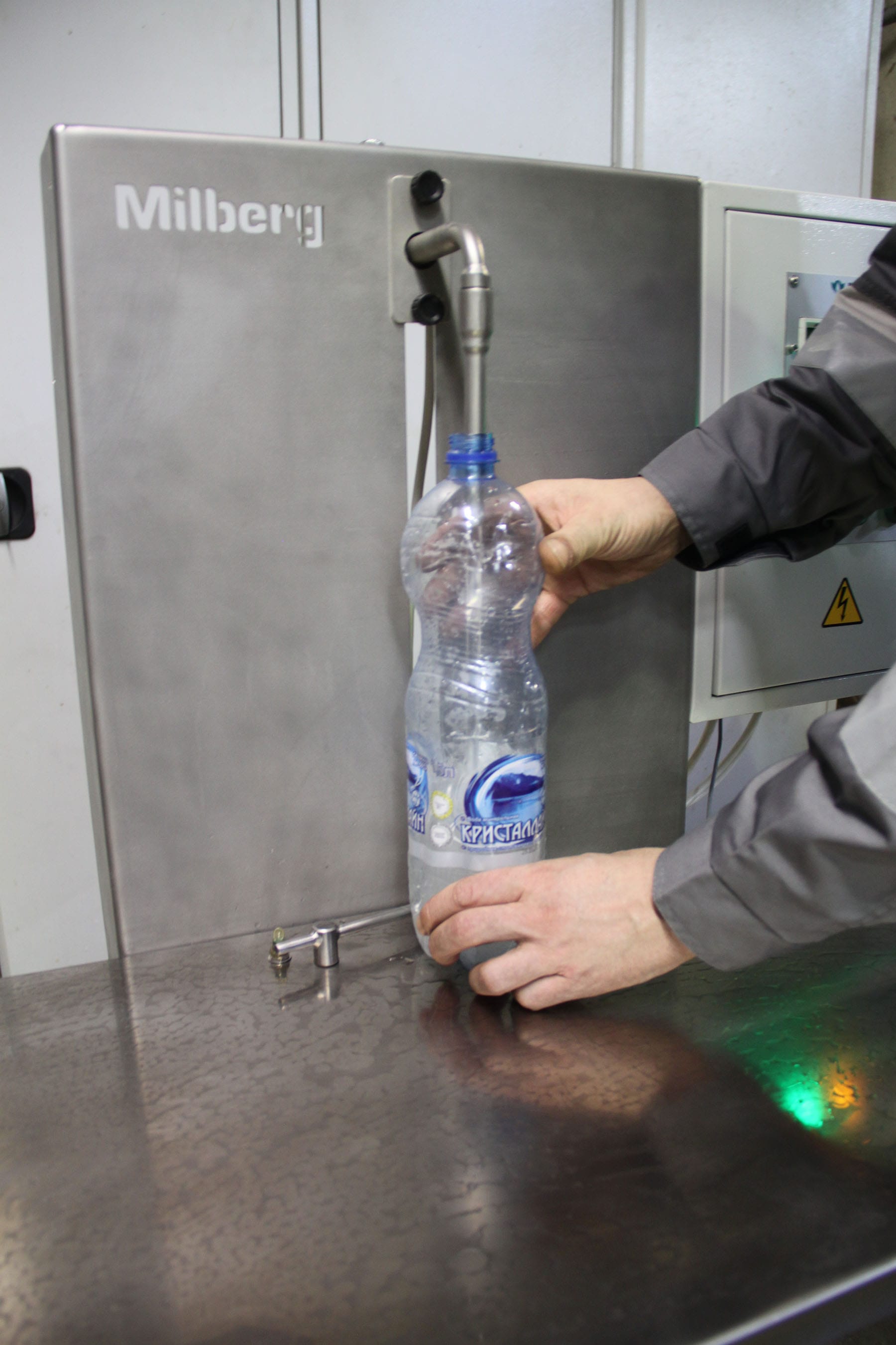 UD-2 dosing and filling unit for bottles and cups