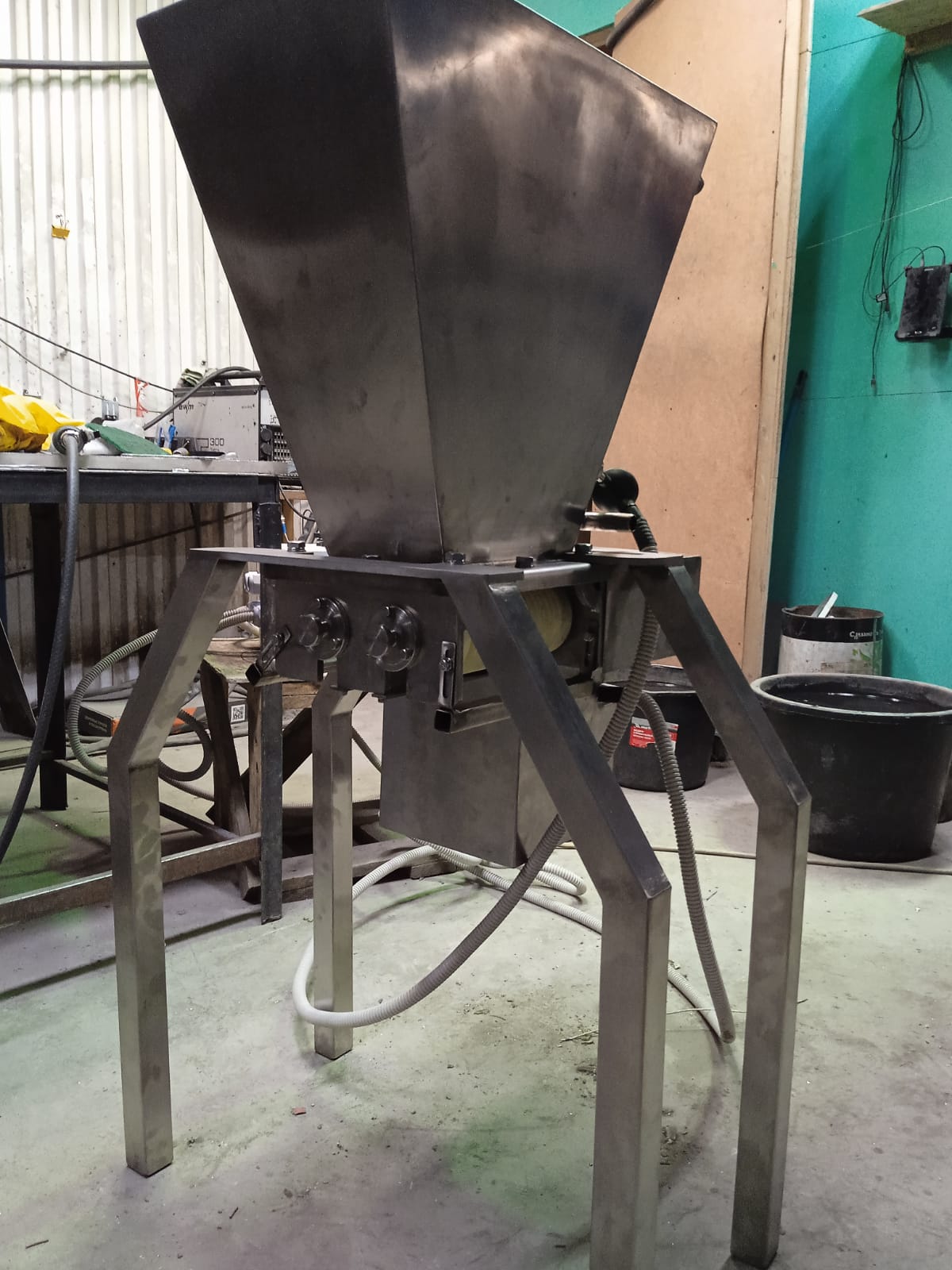 UFSN — string forming assembly